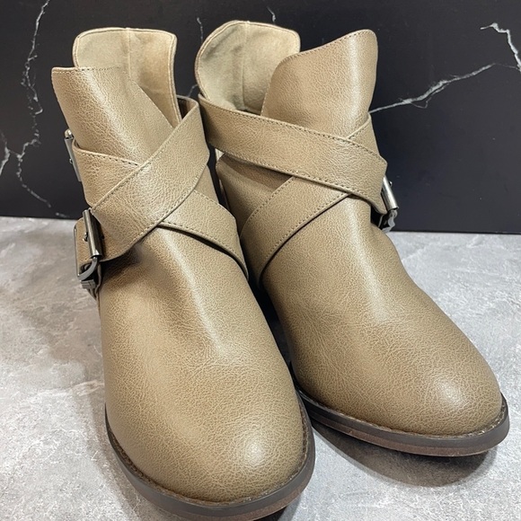 Breckelles Shoes - Breckelle’s Bronco-11 Light Brown Size 8.5m